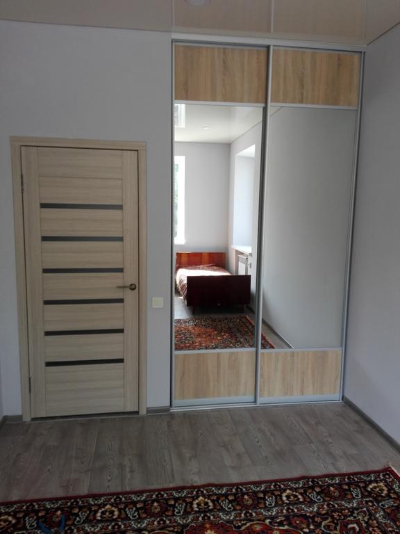 Apartment On Kryvorizhstal Street 35-24 Krivói Rog Exterior foto